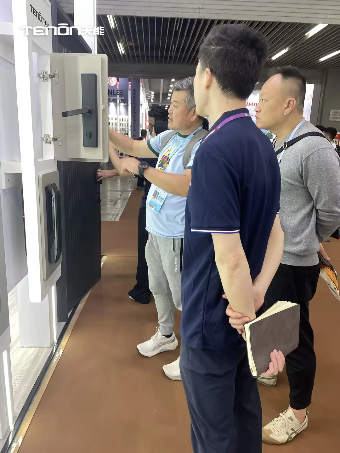 紫珺保闪耀亮相第135届广交会,智能门锁引领智慧生活