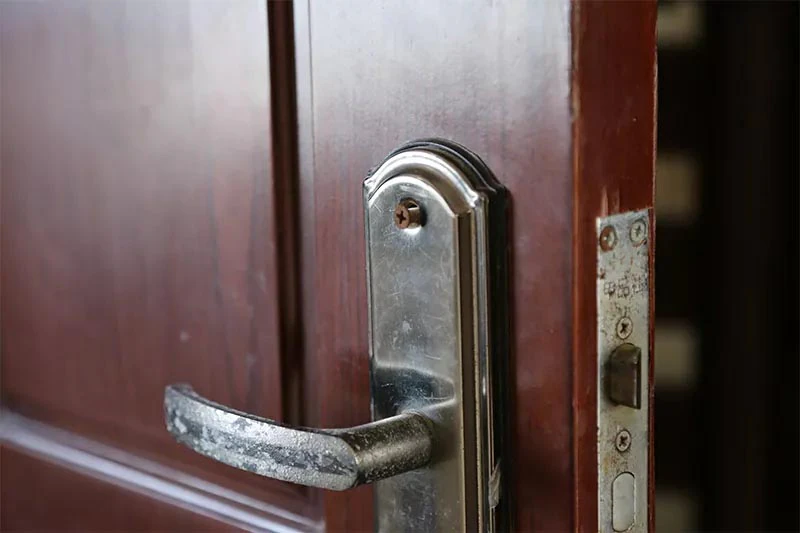 指纹锁常年漏在门外颜值降低？一招解决问题｜原文章配图